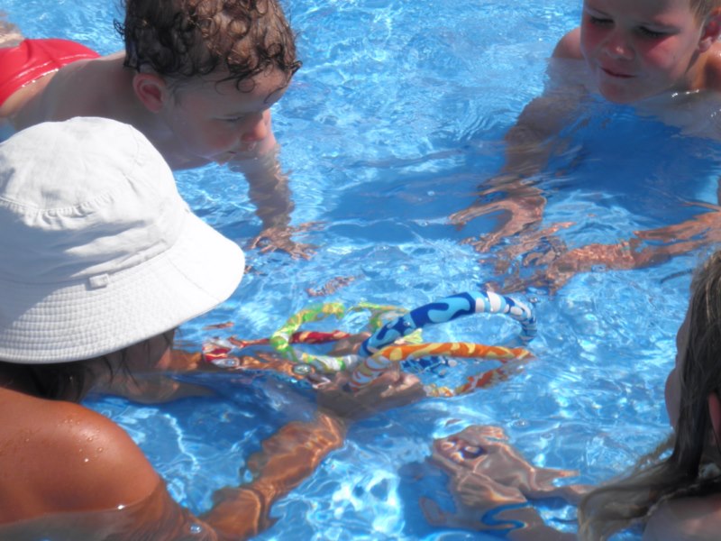 Jeux piscine pour enfants dans camping au Cap d'Agde